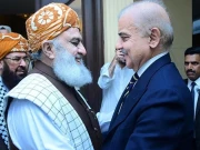 پی ٹی آئی سے مذاکرات کا عندیہ، مولانا فضل الرحمان کا وزیراعظم سے جلد رابطے کا امکان