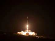 ناسا اور اسپیس ایکس نے خلا میں پہلی بار دو مشن ایک ساتھ لانچ کردیے