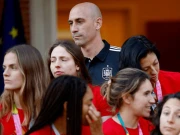 خاتون کھلاڑی کو زبردستی بوسہ دینے پر سابق فٹبال چیف کو بڑا جرمانہ