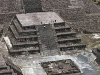 میکسیکو کے تاریخی اہرام پر فائرنگ، حملے کی دل دہلا دینے والی ویڈیو سامنے آگئی