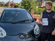 نوجوان نے یوٹیوب پر ڈرائیونگ سیکھ کر پہلی کوشش میں ہی ٹیسٹ پاس کرکے 3 لاکھ روپے بچا لیے