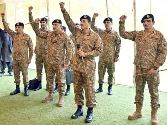 فیلڈ مارشل نے عید کرم میں جوانوں کیساتھ منائی، ہرقیمت پر ملکی خودمختاری کے دفاع کا عزم