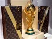 فتح کی علامت سے مزین منفرد ڈیزائن، ورلڈ کپ ٹرافی کےلیے لوئی ووٹن کا خصوصی ٹرنک تیار