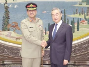 بیجنگ میں فیلڈ مارشل کی چینی وزیر خارجہ سے ملاقات، قریبی تعاون جاری رکھنے پر اتفاق