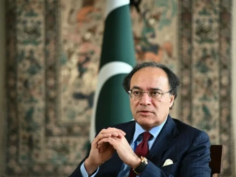 معیشت کو بیرونی امداد سے تجارت اور سرمایہ کاری پر منتقل کررہے ہیں، وزیر خزانہ