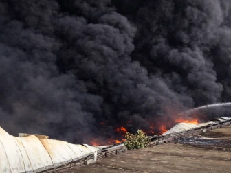 کراچی؛ کیمیکل فیکٹری میں خوفناک آتشزدگی، فائر ٹینڈرز آگ بجھانے میں مصروف