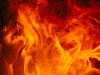 کراچی، بھینس کالونی موڑ پر دھاگہ فیکٹری میں آگ، فائر بریگیڈ کی گاڑیاں روانہ کر دی گئیں