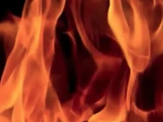 نشے کے عادی شخص نے پڑوس کے گھر میں آگ لگادی، 1 بچی جاں بحق اور تین زخمی