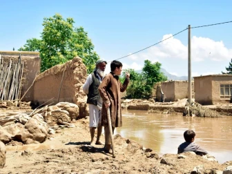 افغانستان میں شدید بارشوں اور برفباری کے بعد تباہ کن سیلاب، 17 افراد جاں بحق