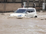 سعودی عرب میں بارشوں نے قیامت ڈھا دی، کئی گاڑیاں سیلاب میں بہہ گئیں