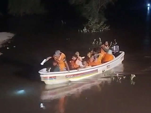 شہر کو بچانے کیلیے انتظامیہ نے گیلانی روڈ پر شگاف ڈال دیا