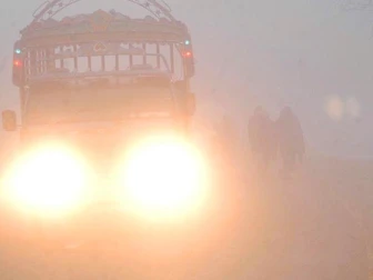 جڑانوالہ، ٹھیکریوالہ اور کمالیہ میں شدید دھند، حدِ نگاہ صفر، ٹریفک شدید متاثر