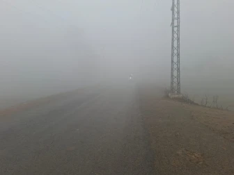 پشاور سمیت خیبر پختونخوا میں دوسرے روز بھی شدید دھند، پروازیں متاثر