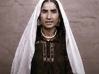 فیکٹ چیک: معروف بلوچی لوک گلوکارہ مائی سبھائی کے قتل کی خبریں غلط نکلیں