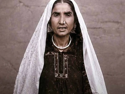 فیکٹ چیک: معروف بلوچی لوک گلوکارہ مائی سبھائی کے قتل کی خبریں غلط نکلیں