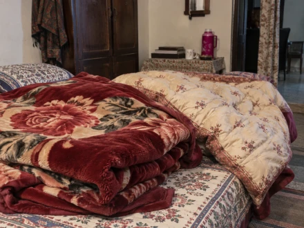 لحاف اور کمبل سے بو آرہی ہے؟ سردیوں میں استعمال سے پہلے یہ آسان طریقے آزمائیں
