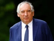 فرانس کے وزیراعظم نے اعتماد کا ووٹ طلب کر کے اپنی حکومت داؤ پر لگا دی