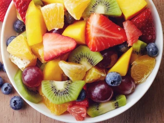 افطار سے پہلے بنائی گئی فروٹ چاٹ کی تازگی برقرار رکھنے کا آسان طریقہ