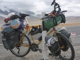 سائیکل پر دنیا بھر کا سفر کرنے والے جرمن سیاح کو اسلام آباد میں چوروں نے لوٹ لیا