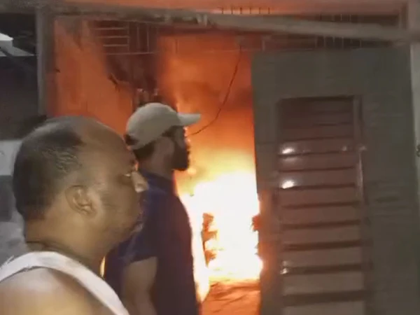 کراچی، لیاقت آباد میں فرنیچر گودام میں لگنے والی آگ پر قابو پا لیا گیا