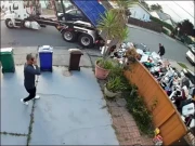 بل ادا نہ کرنے پر کمپنی کا انوکھا انتقام! ٹرک کا پورا کچرا کسٹمر کے لان میں الٹ دیا