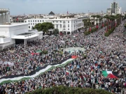 مراکش میں ہزاروں افراد غزہ  کے لیے سڑکوں پر نکل آئے، اسرائیل سے تعلقات ختم کرنے کا مطالبہ