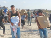 غزہ میں بھوک نے خوف پر قابو پالیا: ہزاروں فلسطینیوں کا امدادی مراکز پر دھاوا