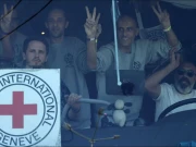 اسرائیل قید سے رہا فلسطینی کی بسیں رام اللہ پہنچ گئیں