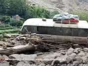 گلگت میں کلاؤڈ برسٹ کے بعد سیلاب، ریلے میں سیاحوں کی 8 گاڑیاں بہہ گئیں، 3 جاں بحق، 15 سے زائد لاپتہ
