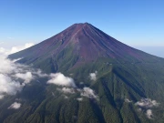 جاپان میں ماؤنٹ فیوجی برف سے محروم، 130 سالہ ریکارڈ ٹوٹ گیا