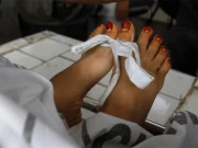 کراچی میں گھریلو ناچاقی پر سفاک شخص نے بیوی اور 12 سالہ بیٹی کو تیز دھار آلے سے قتل کردیا