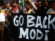 بھارتی وزیراعظم کی فرانس آمد پر احتجاجی مظاہرہ؛ مودی دہشت گرد کے نعرے بلند  