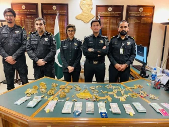 کراچی ایئرپورٹ؛ 19کروڑ مالیت کے سونے کے زیورات، گولڈ بارز، غیرملکی کرنسی اسمگل کرنیکی کوشش ناکام
