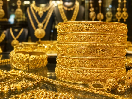 سونے کی عالمی اور مقامی مارکیٹوں میں آج پھر قیمت بڑھ گئی