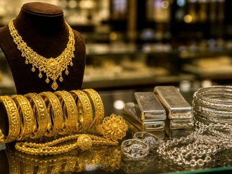 سونے کی قیمت میں بڑی کمی، چاندی کے نرخ بڑھ گئے