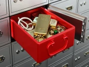 بینک آفیسر نے لوگوں کے لاکرز سے 4 ہزار گرام سونا چرا کر جوئے میں لٹا دیا