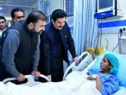 گورنر خیبرپختونخوا کا سی ایم ایچ کوئٹہ کا دورہ، خضدار کے زخمی طلبا کی عیادت