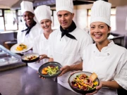 ریسٹورنٹ میں کام کرنے والے شیف اونچی ٹوپیاں کیوں پہنتے ہیں