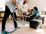 تاریخ میں پہلی بار مرد اب زیادہ گھریلو کام کاج کررہے ہیں، تحقیق