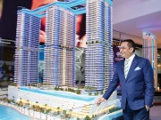 سڑک پر دودھ اور کتابیں بیچنے والا بھارتی یومیہ 1 ارب کمانے والا کیسے بنا؟