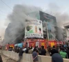 کراچی: گل پلازہ میں لگنے والی آگ پر تاحال قابو نہیں پایا جا سکا، 5 افراد جاں بحق، 20 زخمی
