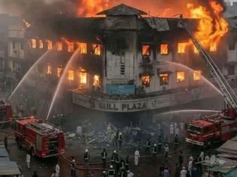 سانحہ گل پلازہ؛ آتشزدگی کا شکار ایک ہی دکان سے 30 لاشیں برآمد، جاں بحق افراد کی تعداد 61 ہوگئی