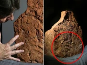 قدیم مصری مقبرے سے ملنے والی شے پر پُر اسرار ہاتھ کا نشان کس کا ہے؟