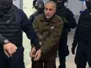 اسرائیلی قید میں بیڑیوں میں جکڑے فلسطینی ڈاکٹر کی ویڈیو منظر عام پر آگئی