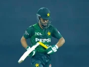 سہ فریقی سیریز: محمد حارث آؤٹ ہونے پر غصے میں آگئے، بلا توڑ ڈالا