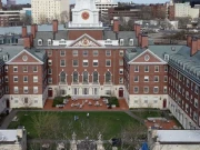 ہارورڈ یونیورسٹی بھی ٹرمپ کے سامنے جھک گئی، 500 ملین ڈالر وقف کرنے کا اعلان