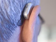 سماعت کو بہتر کرنے والا اسمارٹ چشمہ تیار