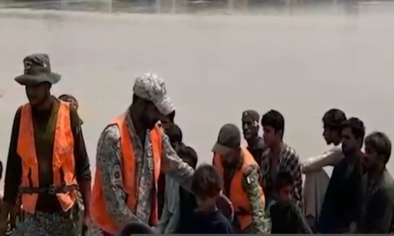پاک بحریہ کی پنجاب اور سندھ میں سیلاب سے متاثرہ علاقوں میں امدادی سرگرمیاں جاری