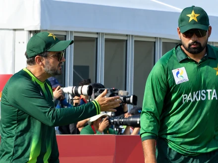 مائیک ہیسن ’نان پلیئنگ کپتان‘