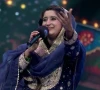 پاکستان آئیڈل کی فاتح حرا قیصر کا پُرتپاک استقبال؛ شوہر نے بھنگڑا ڈالا
